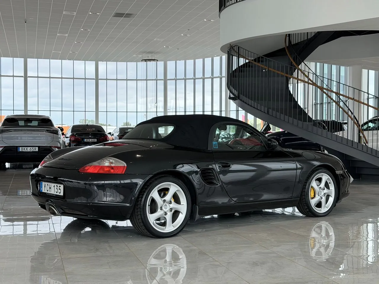 Vehicle image 4