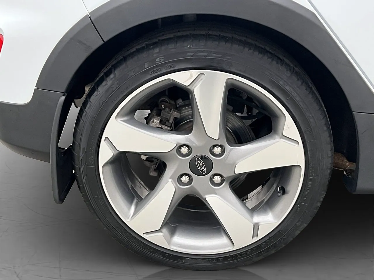 Vehicle image 12