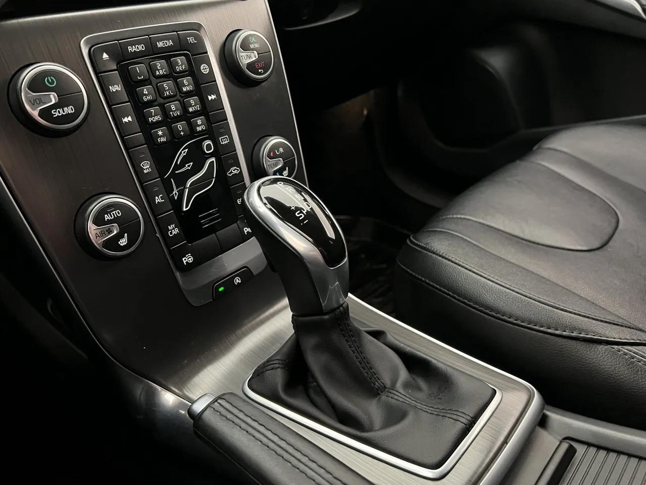 Vehicle image 23