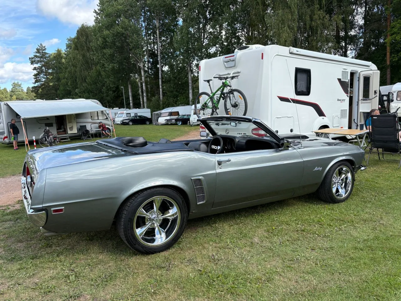 Vehicle image 24