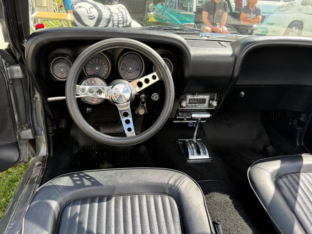 Vehicle image 16