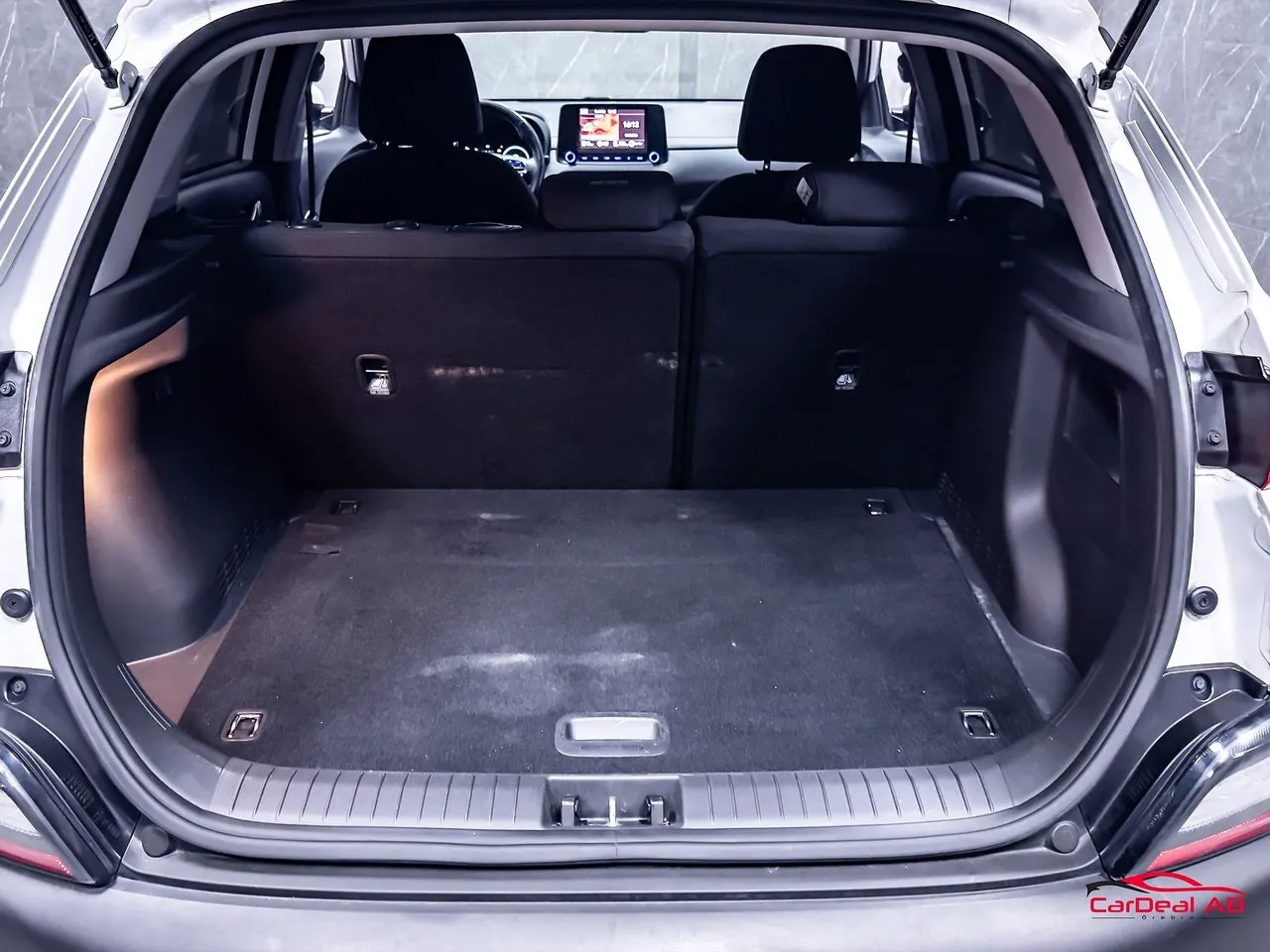 Vehicle image 16