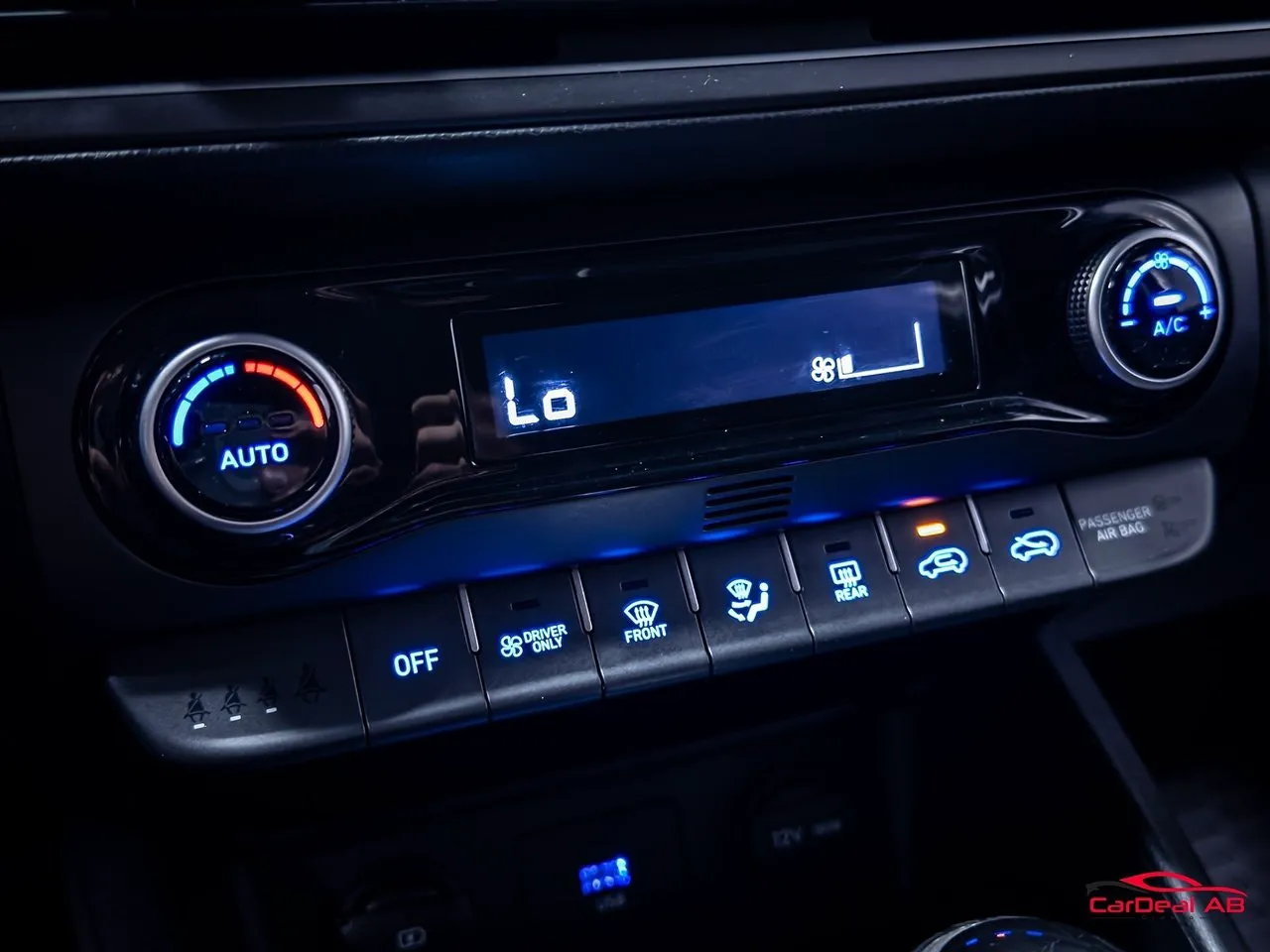 Vehicle image 25