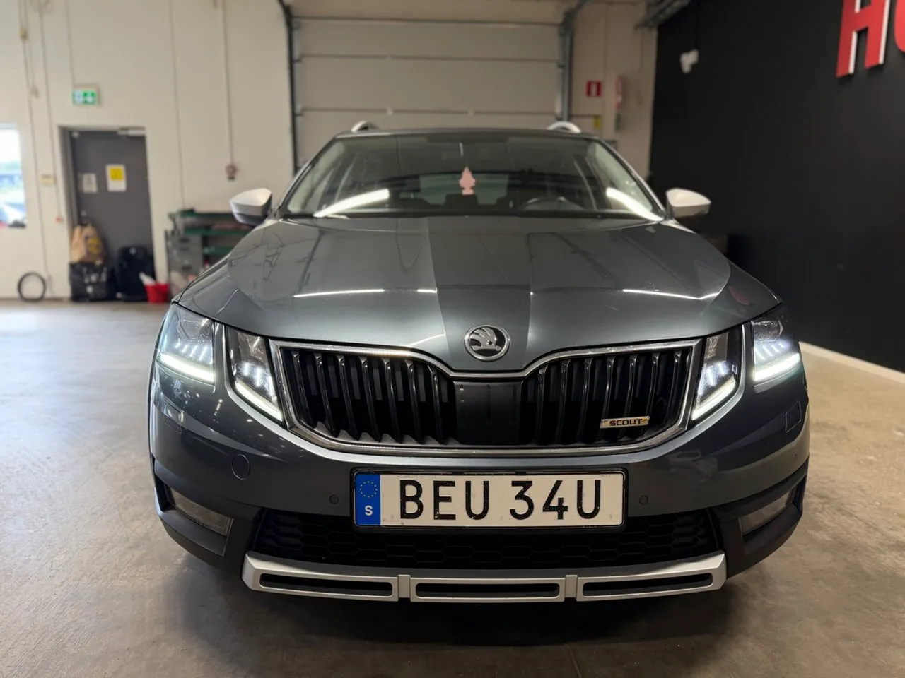 Vehicle image 8