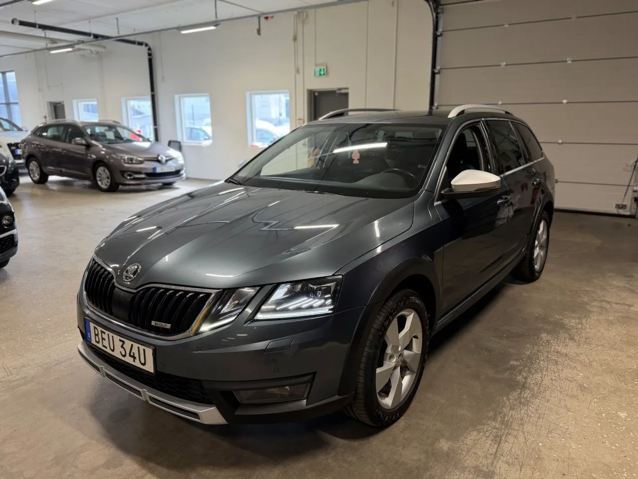 Vehicle image 7