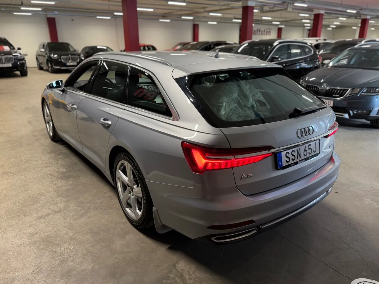 Vehicle image 4