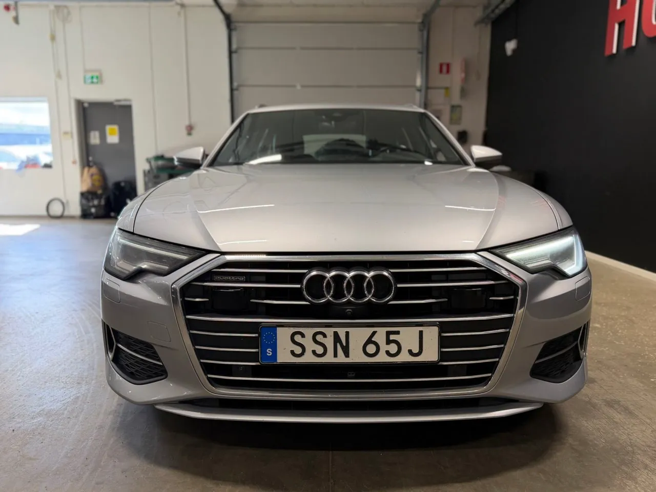 Vehicle image 6