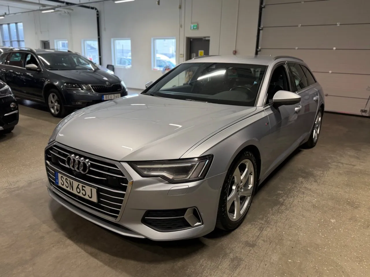 Vehicle image 5