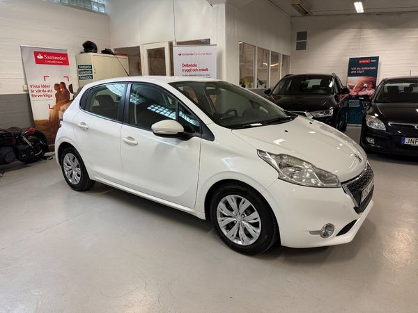 Peugeot 208 5-dörrar 1.6 e-HDi 2 Ägare Dragkrok Vinterhjul - 2014