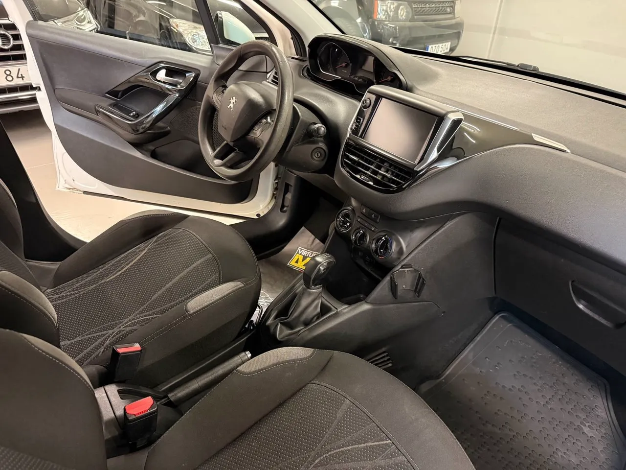 Vehicle image 5