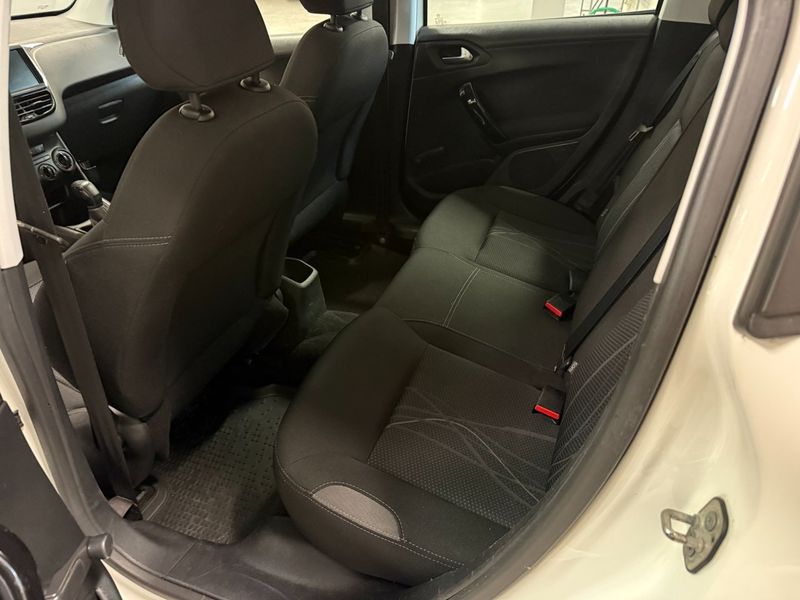 Peugeot 208 bild 7