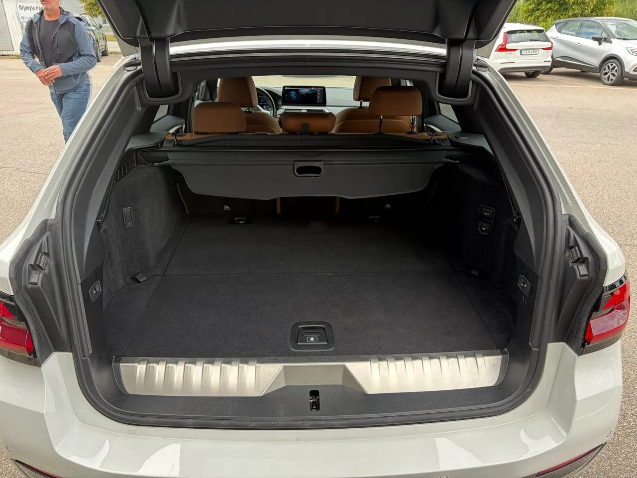 Vehicle image 18