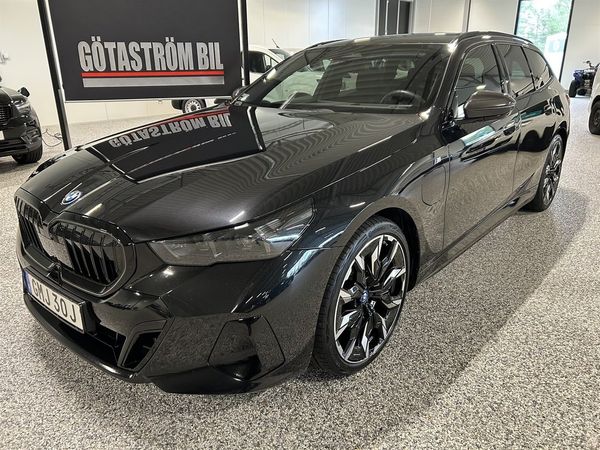 BMW 550 e xDrive Touring M-Sport 490hk /Vhjul,Fin utr - 2025