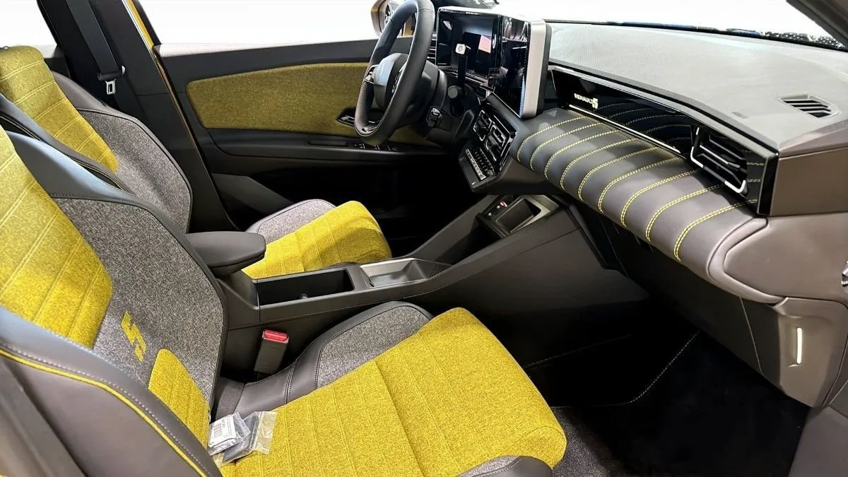 Vehicle image 16