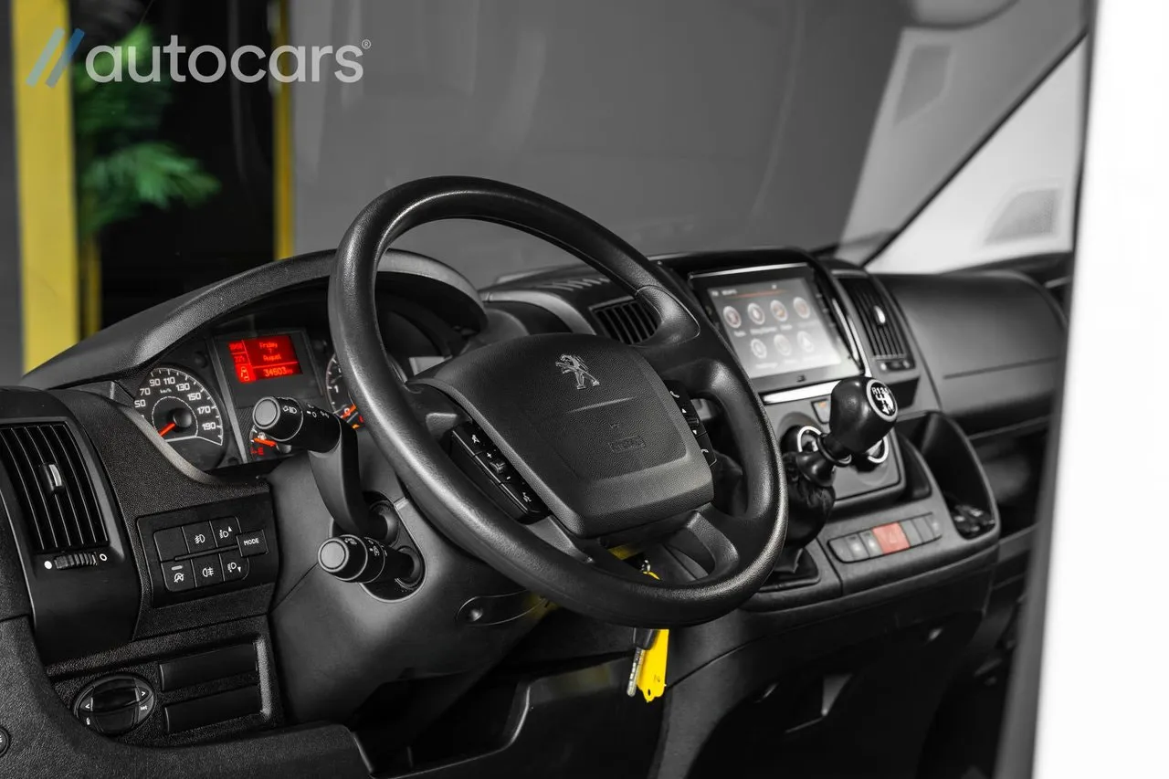 Vehicle image 15