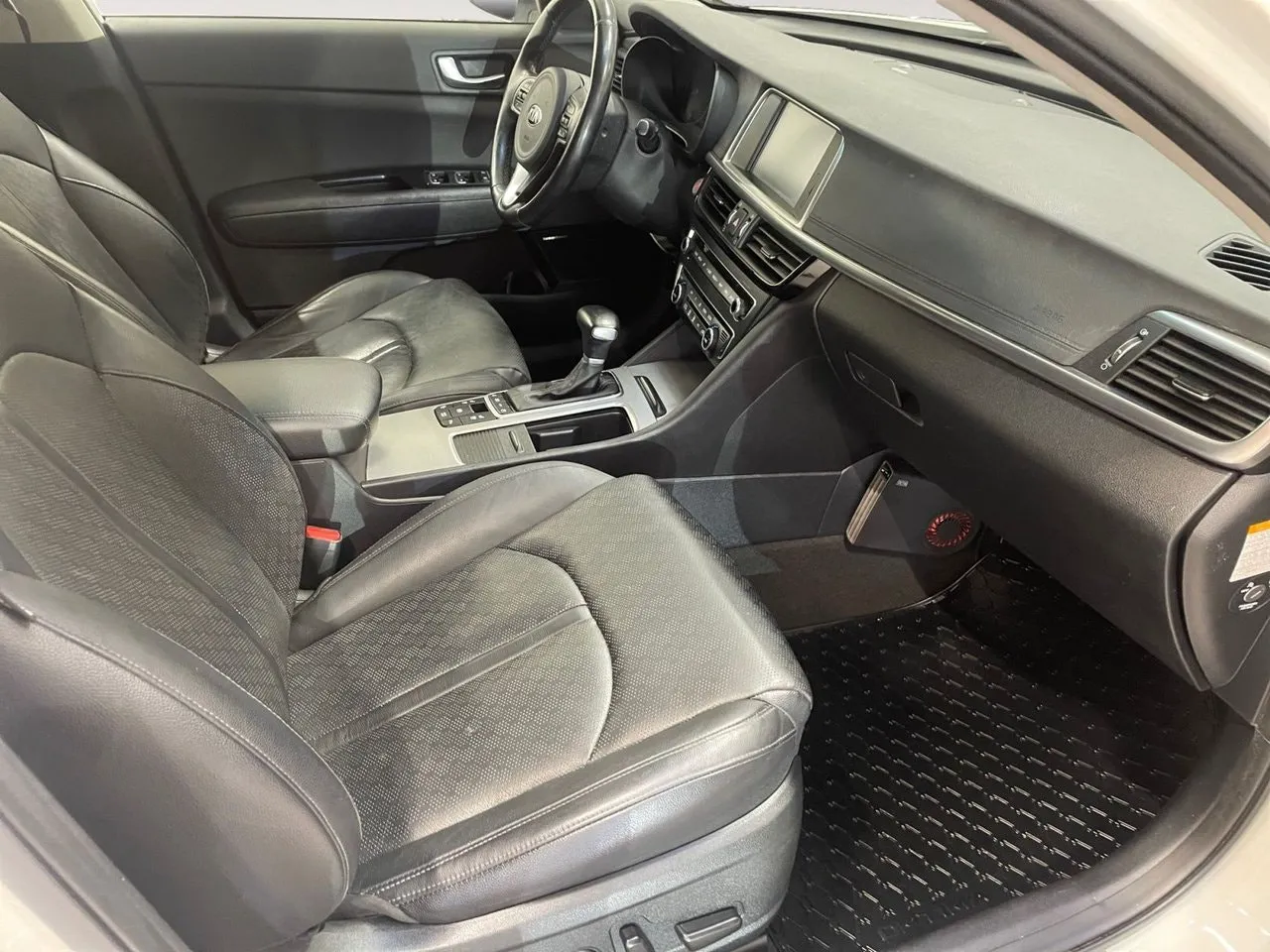 Vehicle image 15