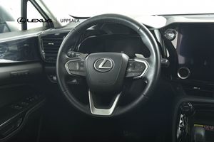 Lexus NX bild 9