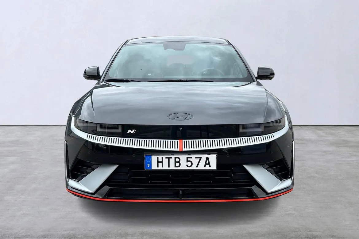 Vehicle image 6