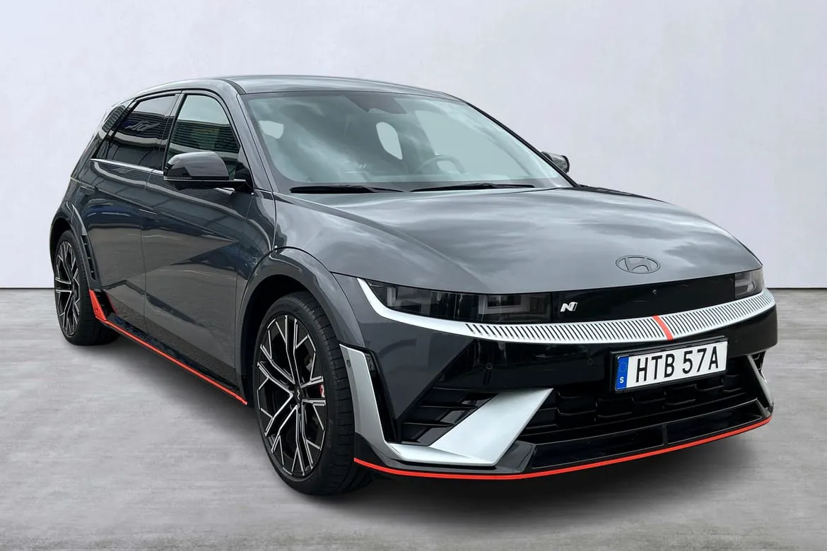 Vehicle image 5