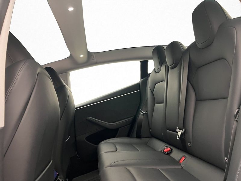 Tesla Model 3 bild 31