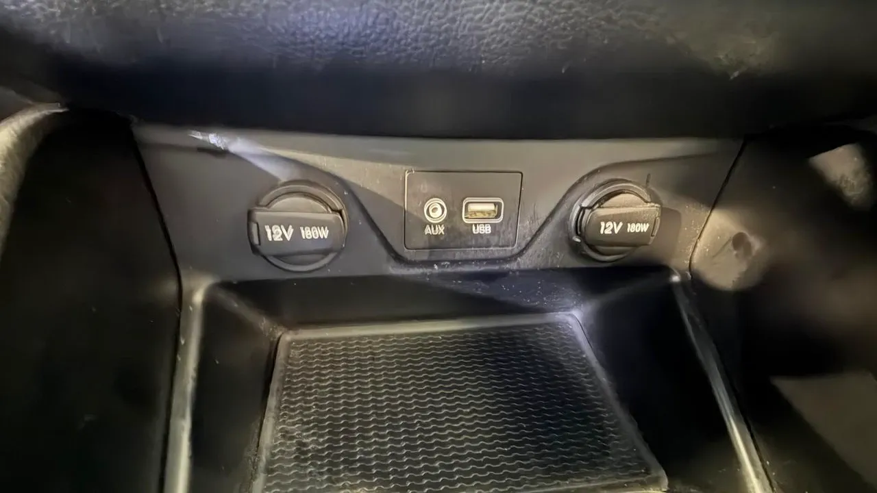 Vehicle image 19