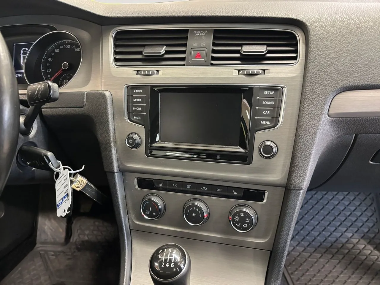 Vehicle image 16