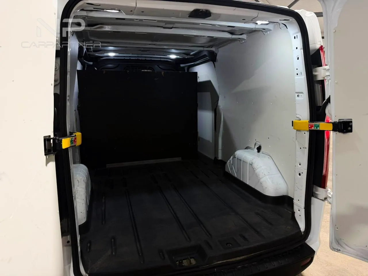 Vehicle image 16