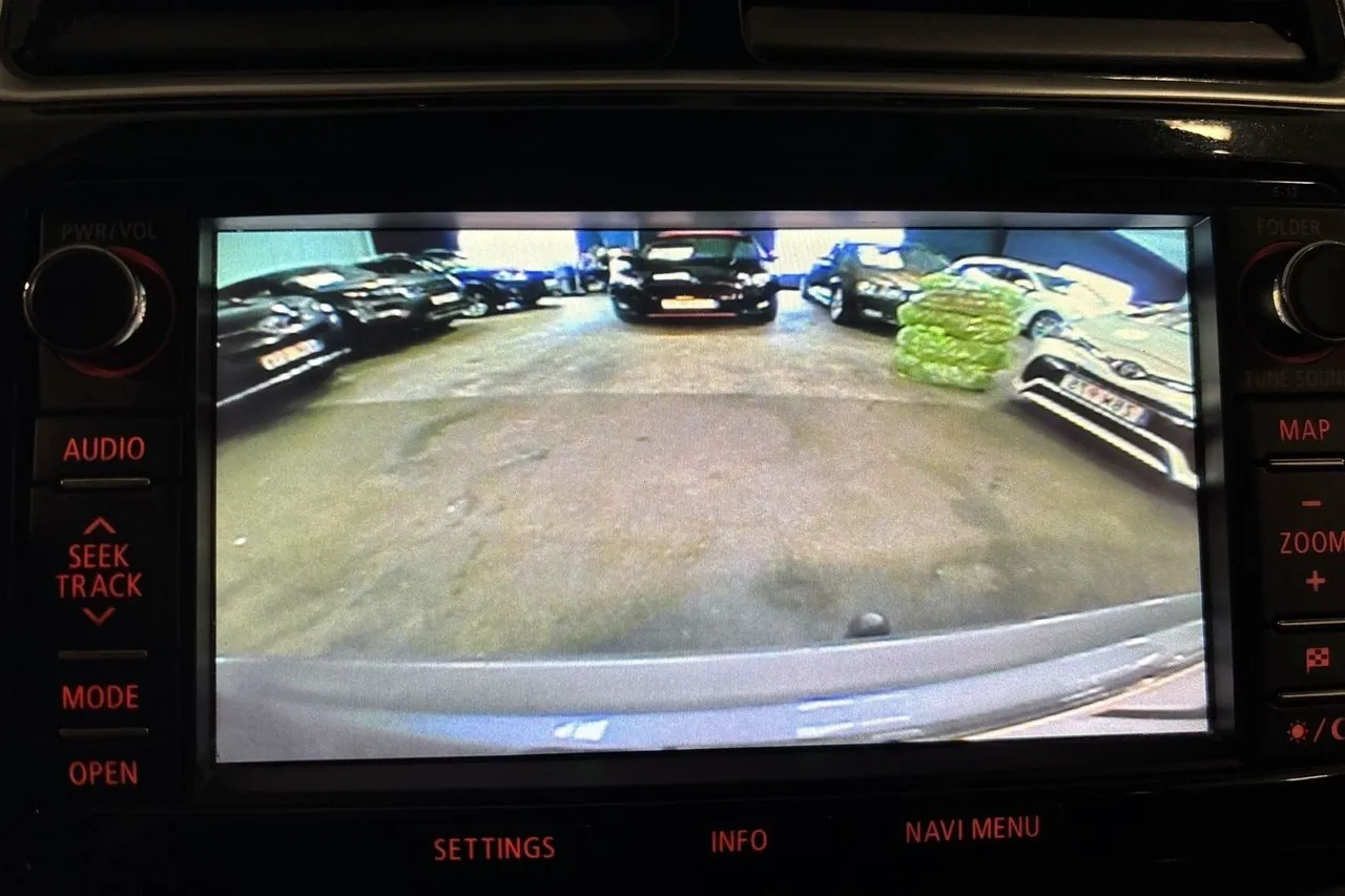 Vehicle image 14