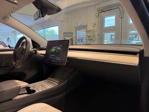 Tesla Model Y bild 9