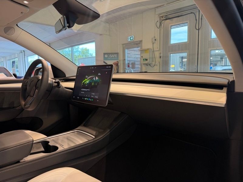 Tesla Model Y bild 9