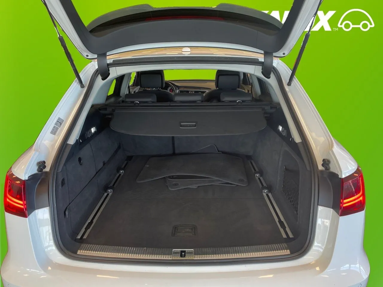 Vehicle image 15