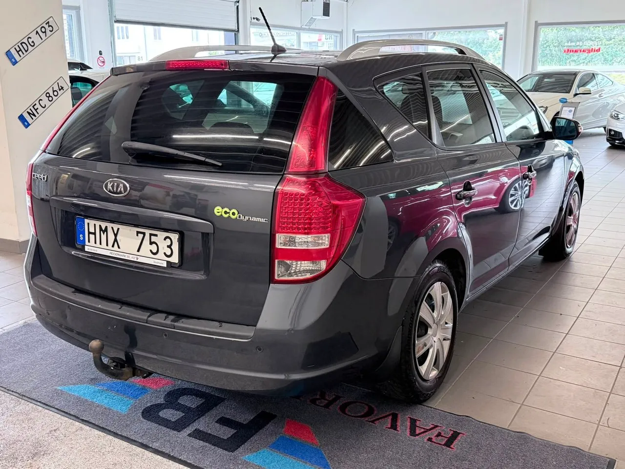 Vehicle image 14