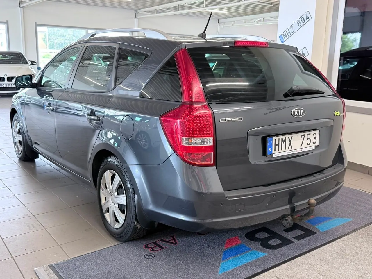 Vehicle image 13