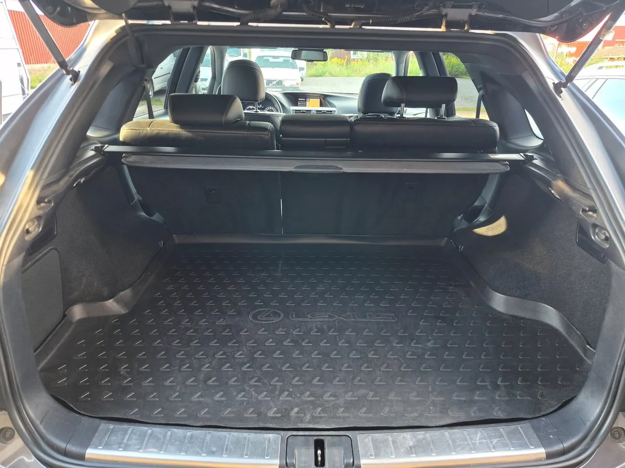 Vehicle image 14