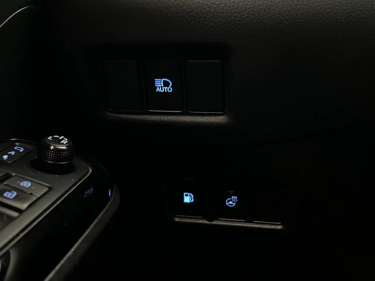 Vehicle image 24