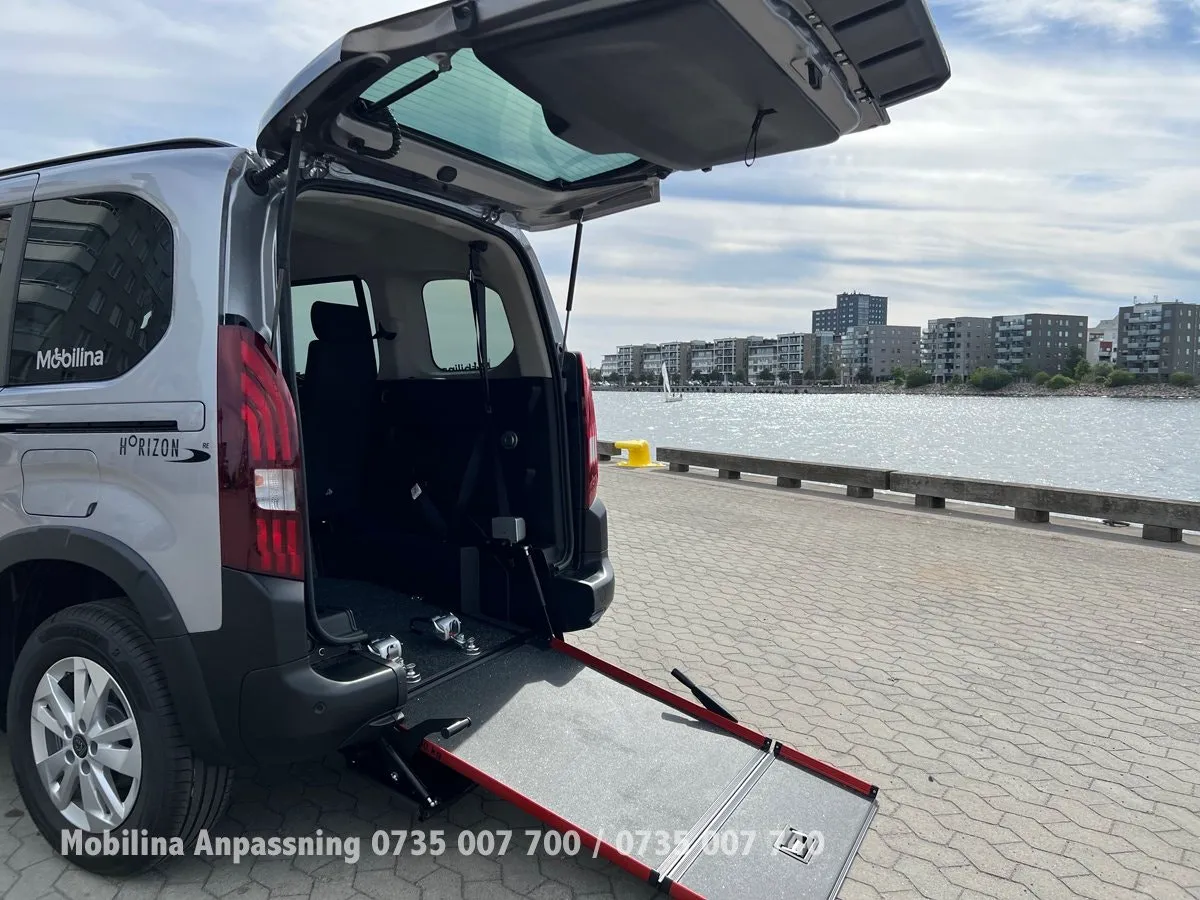 Vehicle image 23