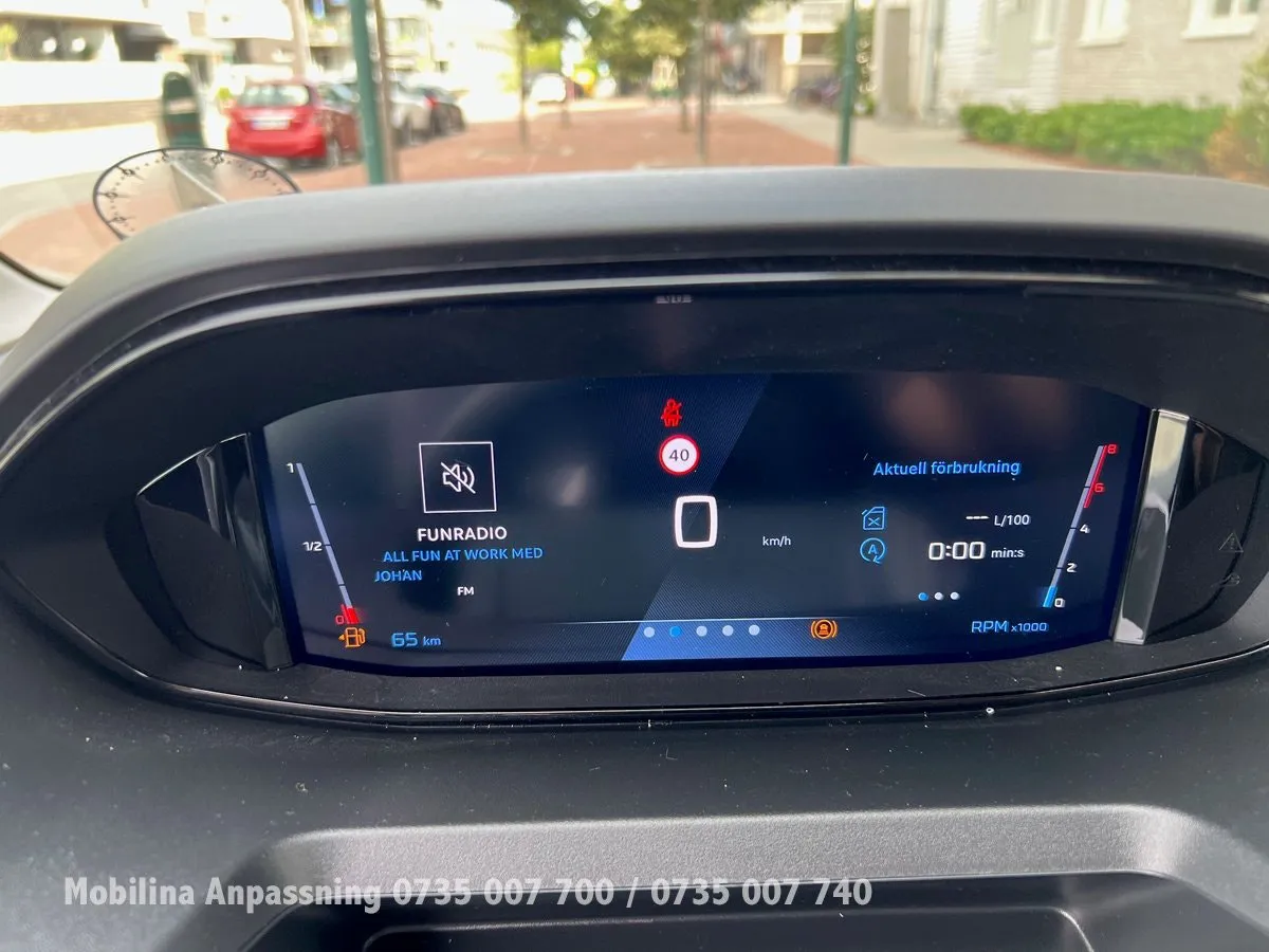 Vehicle image 30