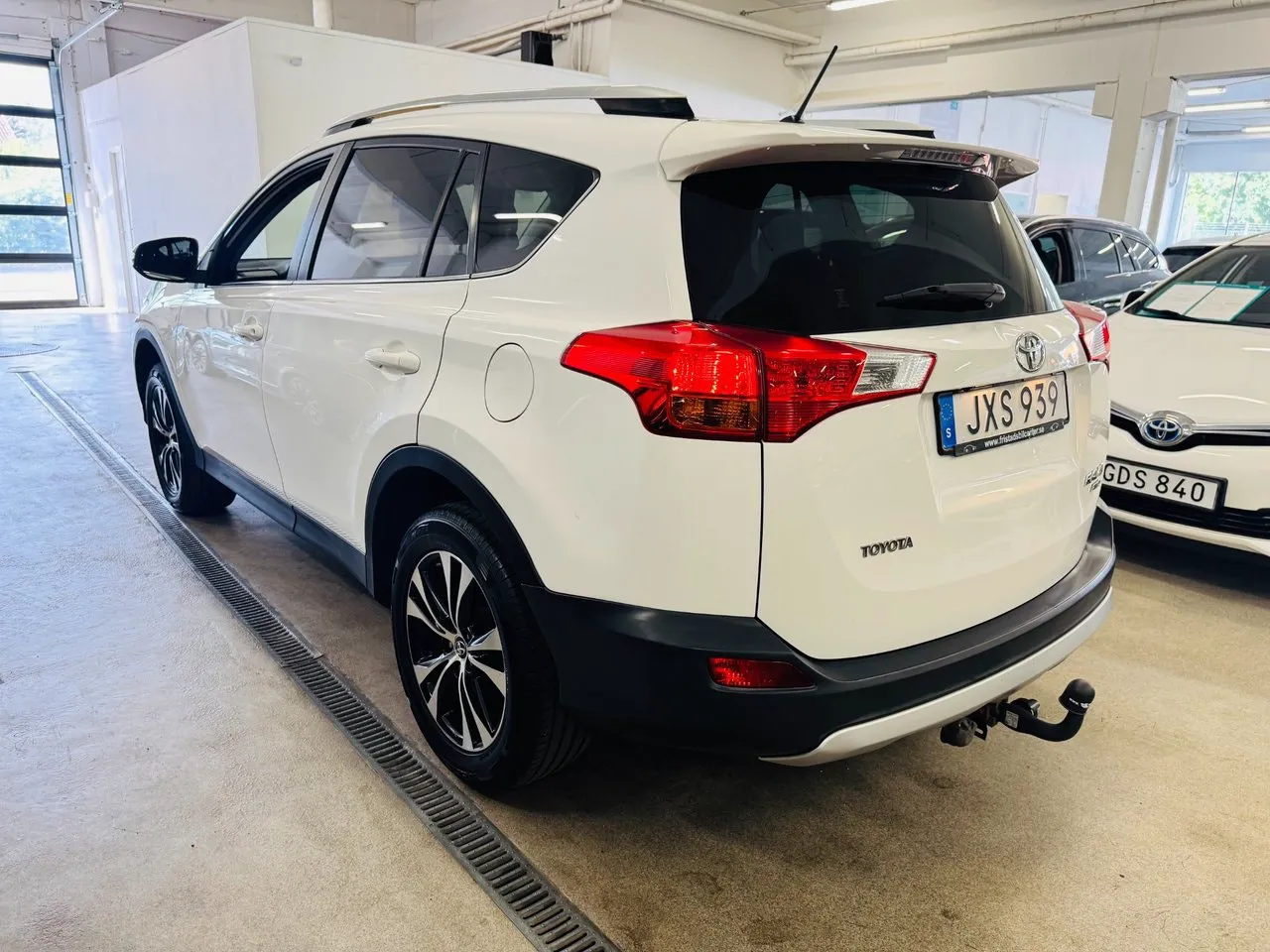 Vehicle image 15