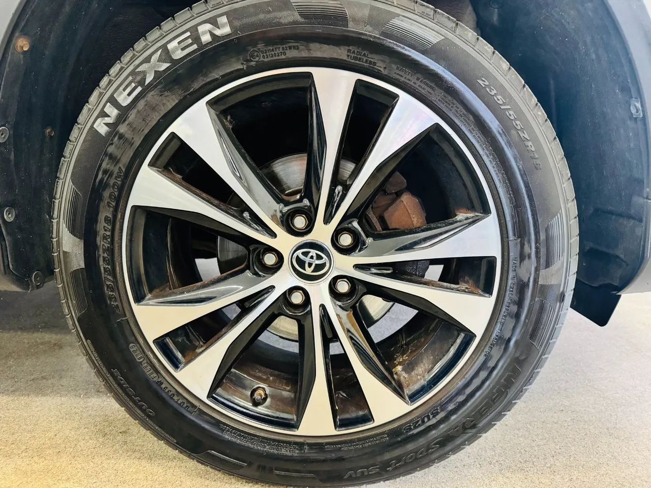 Vehicle image 10