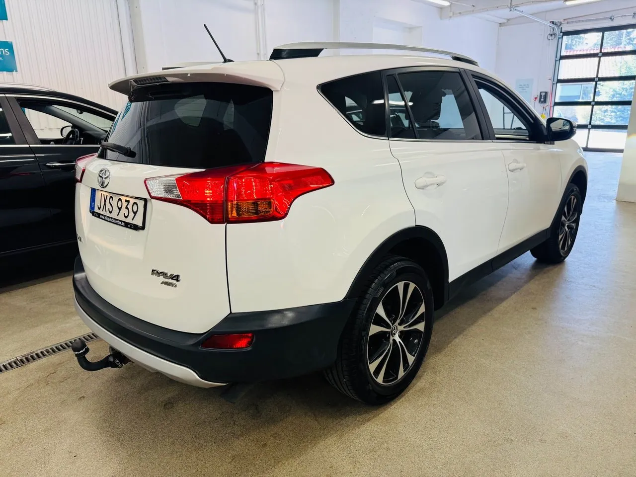 Vehicle image 14