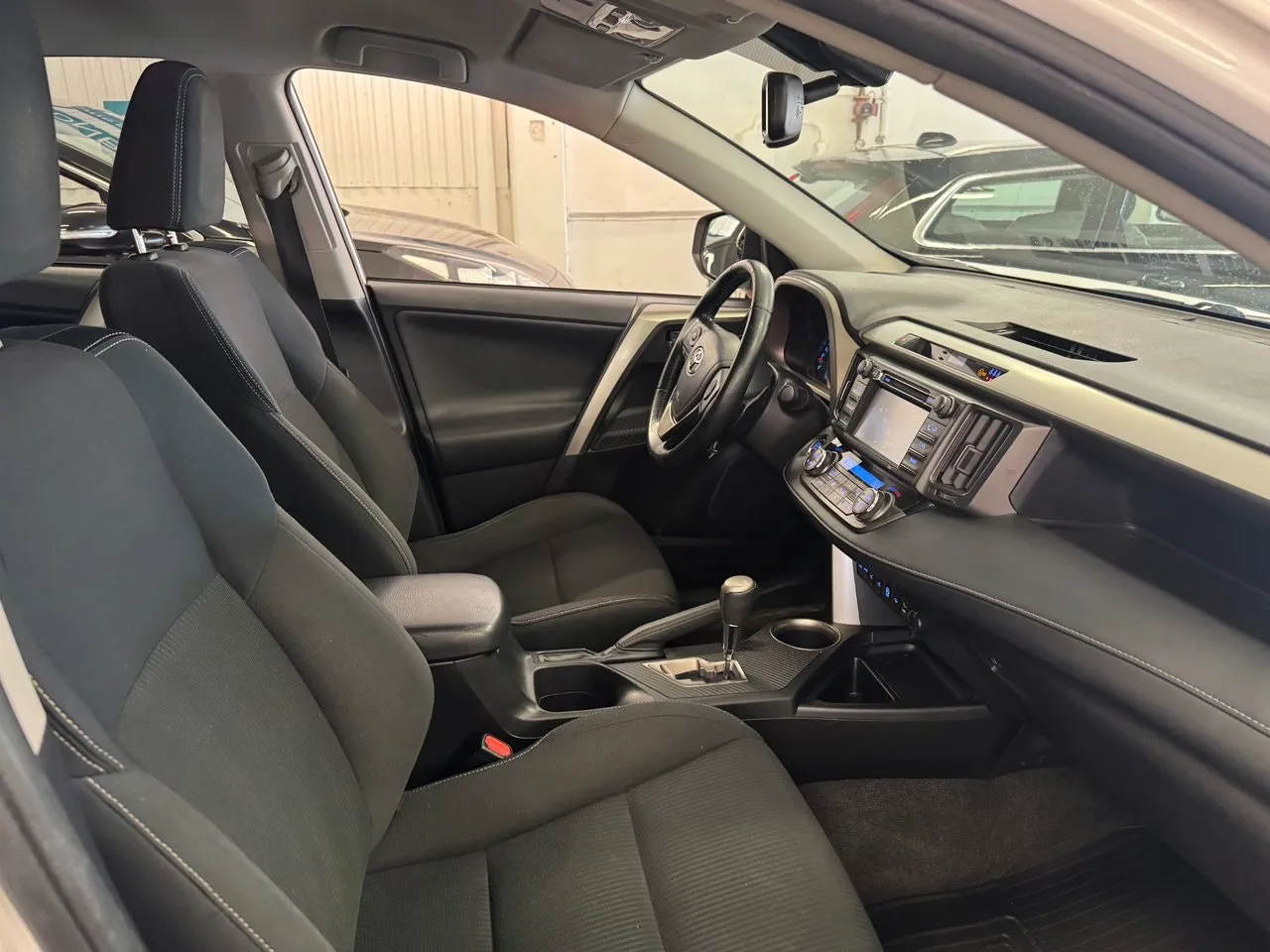Vehicle image 16