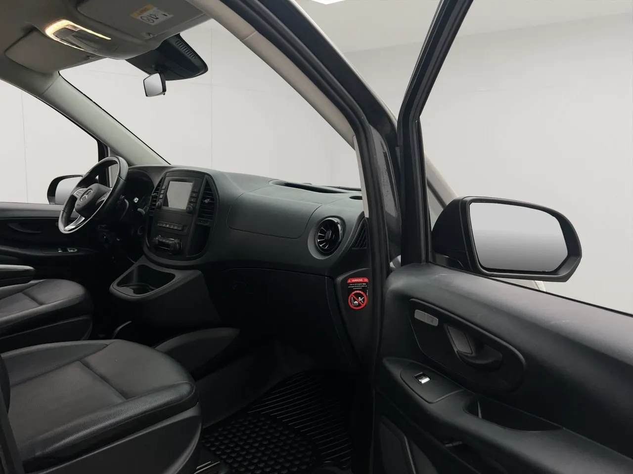 Vehicle image 28