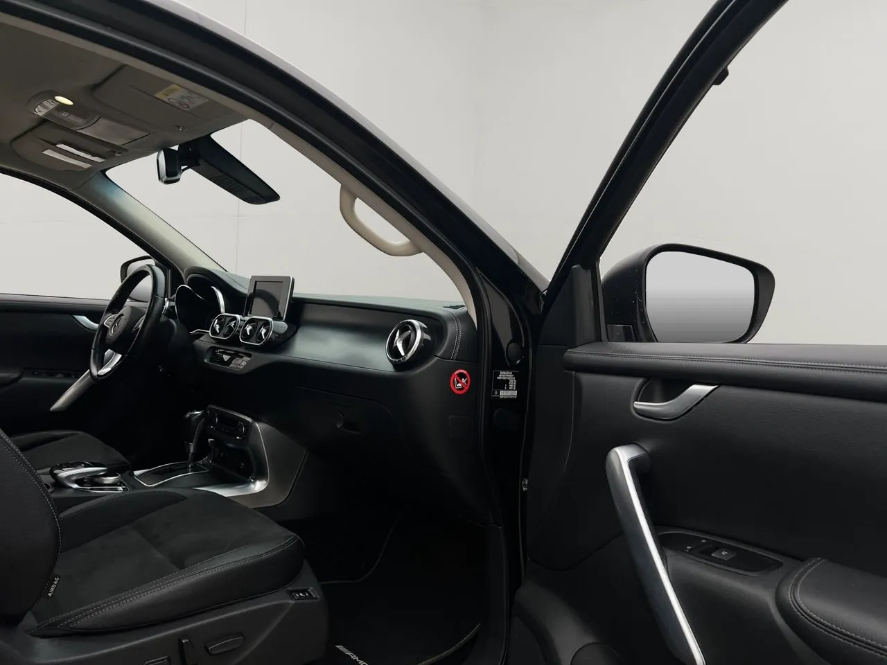 Vehicle image 32