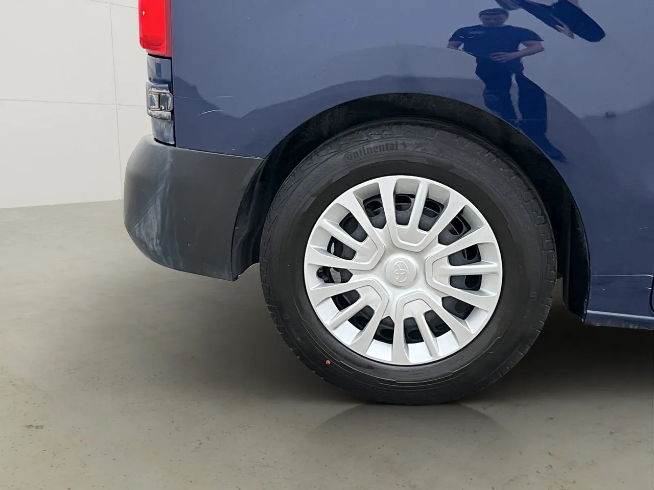 Vehicle image 30