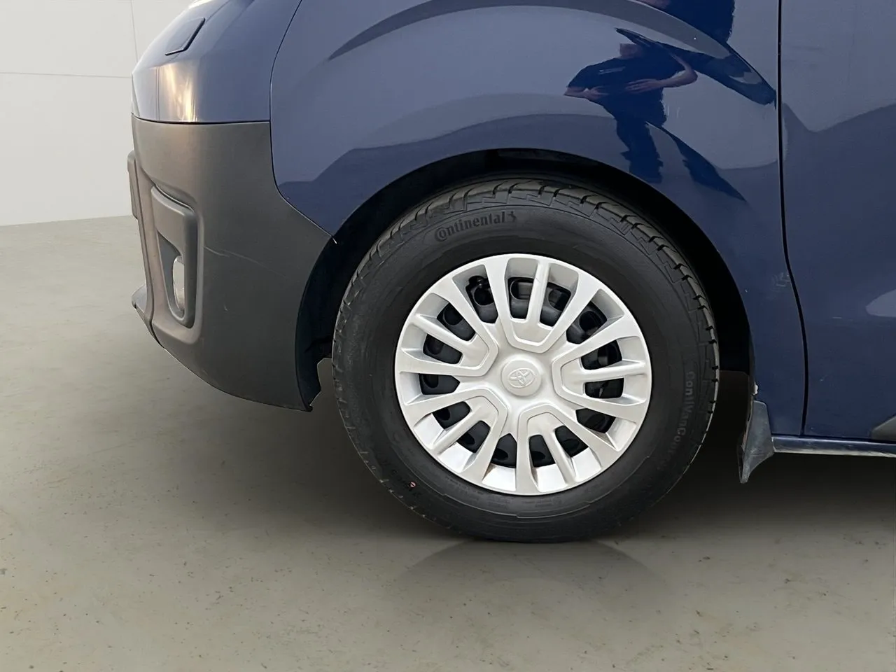 Vehicle image 28