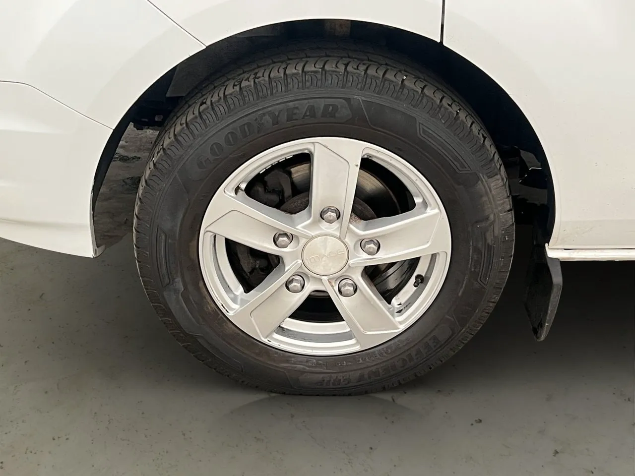 Vehicle image 26