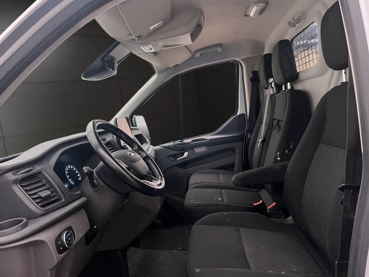 Vehicle image 15