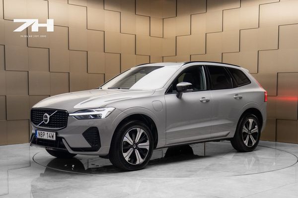 Volvo XC60 T6 Plug-In AWD 350hk Plus Dark / Dragkrok / Nyservad - 2025