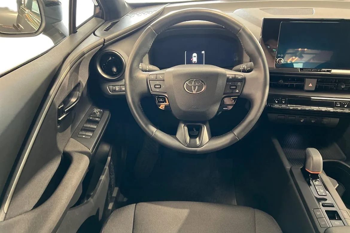 Vehicle image 10