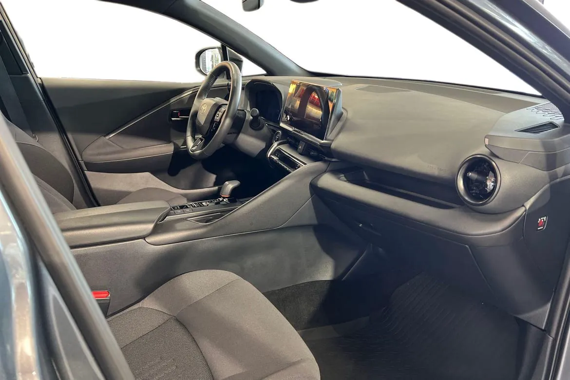 Vehicle image 6